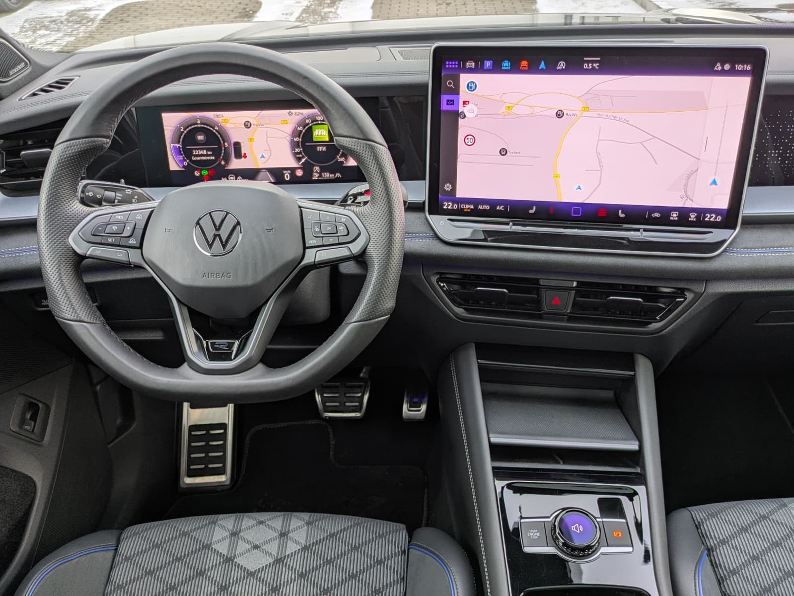 Fahrzeugabbildung Volkswagen Tayron 2.0 TDI 4M R-Line BLACK*7S*IQ-L.*PANO*HUD