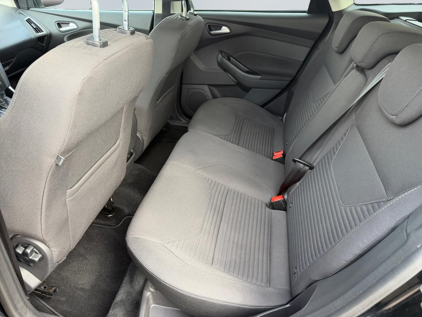 Ford Focus 1.5 Turnier Titanium *PDC v.&h.*SHZ*Klima*