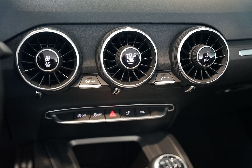 AUDI TT Roadster 1.8 TFSI | MMI | Xenon | Alcantara AUDI TT Roadster 1.8 TFSI | MMI | Xenon | Alcantara