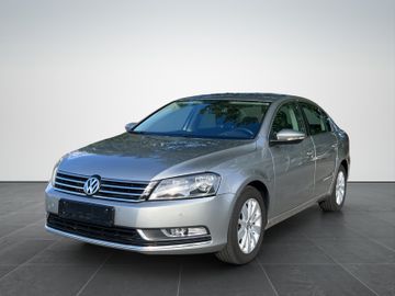 Volkswagen Passat - 1