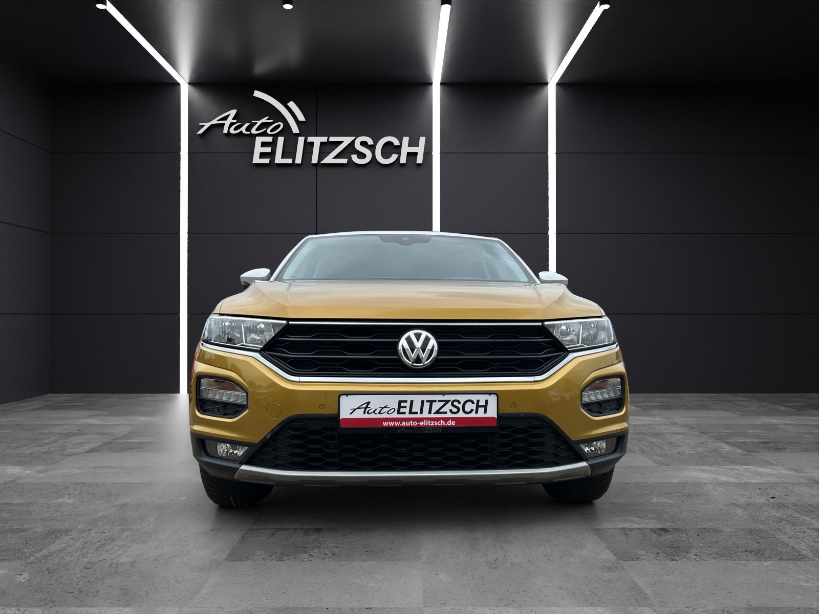 Fahrzeugabbildung Volkswagen T-Roc TSI United DSG LED Navi ACC AHK RFK SH