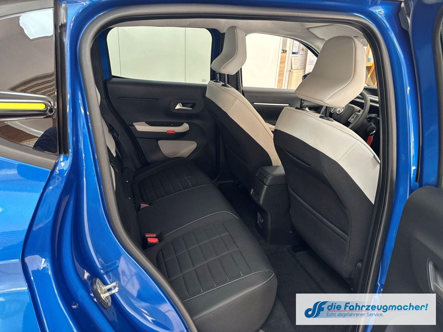 Fahrzeugabbildung Citroën C3 e 113 MAX HUD Navi Soundsystem LED Apple CarP