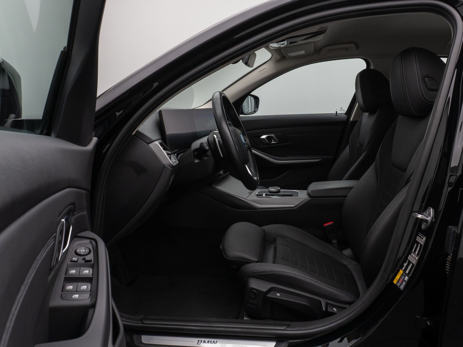 Fahrzeugabbildung BMW 330e DAB CockPit+ PDC Geschwindigkeitsreg Sport