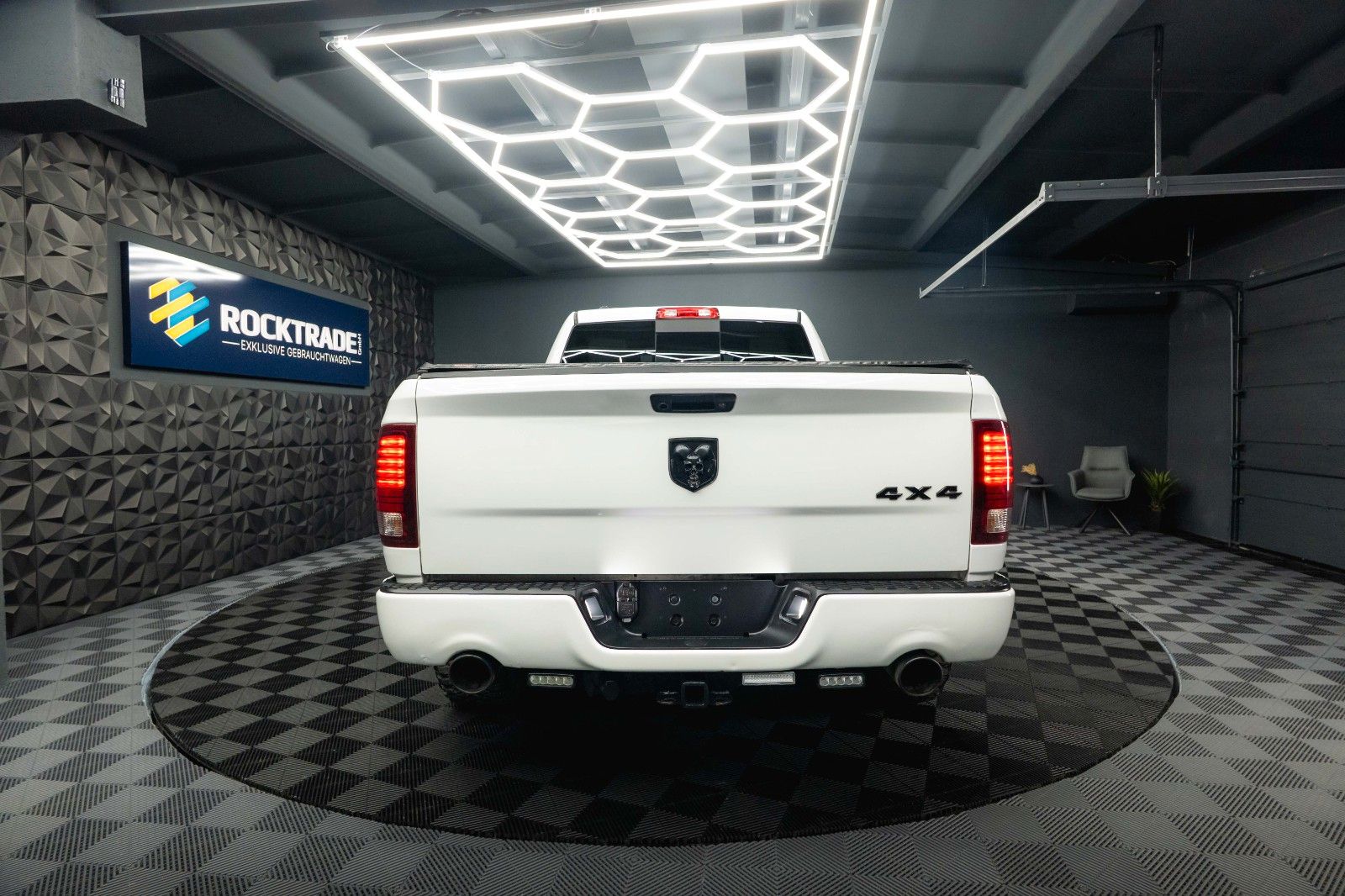 Fahrzeugabbildung Dodge RAM 5.7 V8 HEMI 4x4 Offroad Sport  LONGBED *LPG*