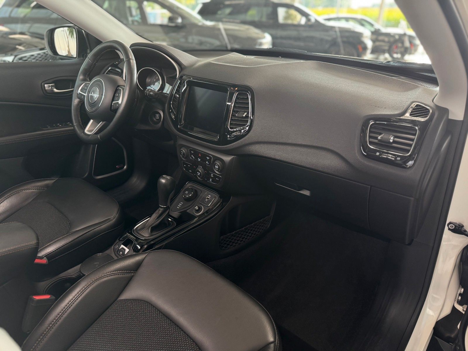 Fahrzeugabbildung Jeep Compass Limited 4WD DAB+ Xenon Beats Navi