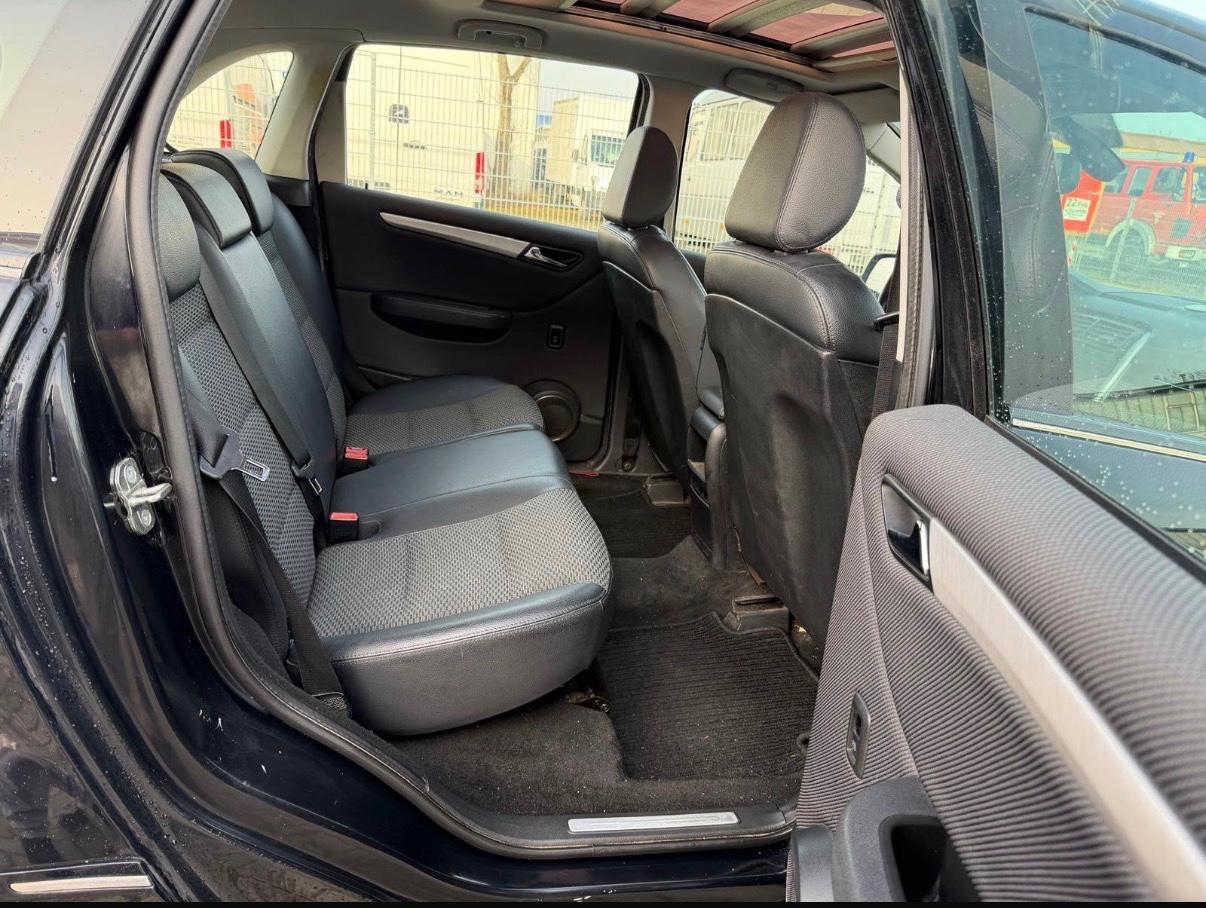 Mercedes-Benz B180 2010 — photo 12