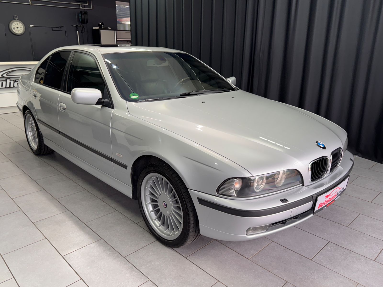 Fahrzeugabbildung BMW 540i LIM|AUTOMATIK|16:9 NAVI|LEDER|DOPPELVERGLAS