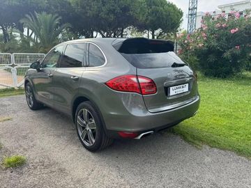 Porsche Cayenne - 4