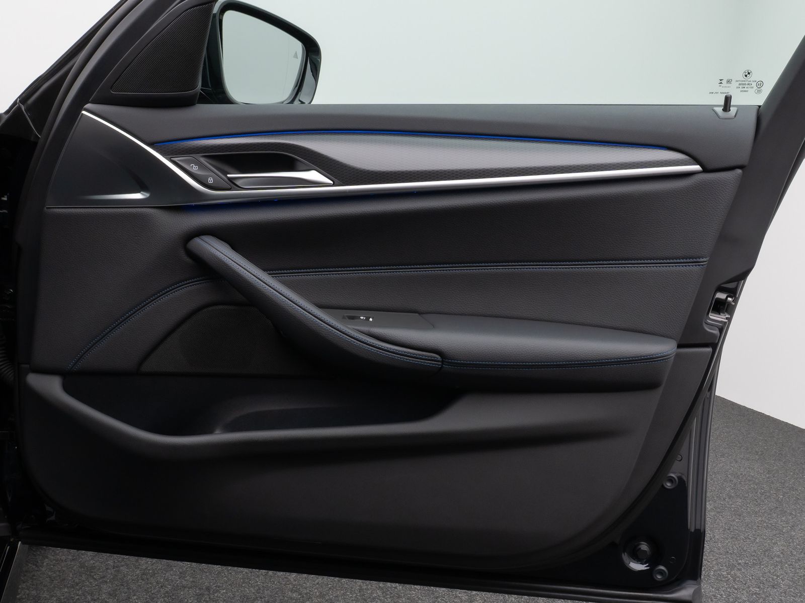 Fahrzeugabbildung BMW 530d xD M Sport Panorama Kamera HUD HiFi Komfort