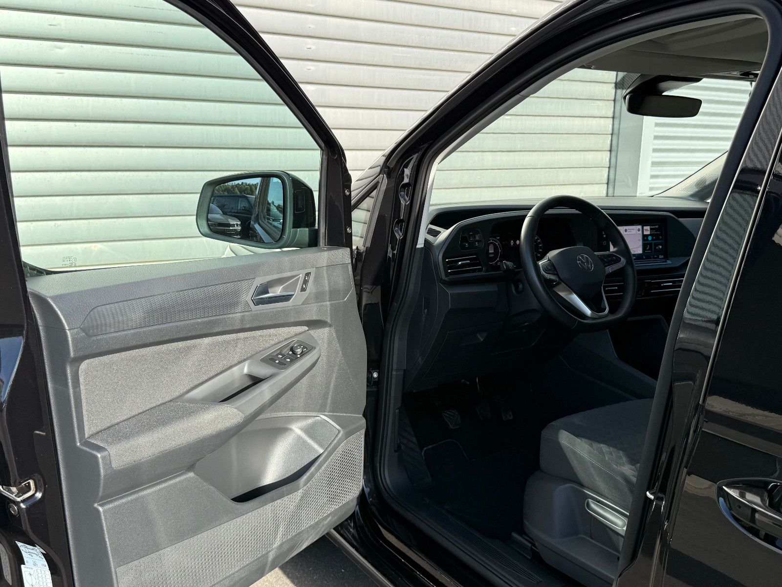 Fahrzeugabbildung Volkswagen Caddy Life ACC AHK Blis Navi LED Kamera SHZ