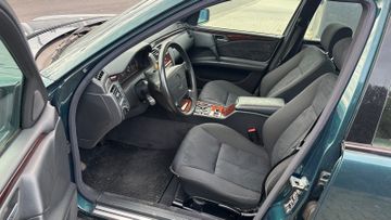 Mercedes E 230 - 10