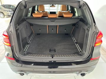 Fahrzeugabbildung BMW X3 sD30i xLine SAG Panorama Kamera HUD HiFi LED