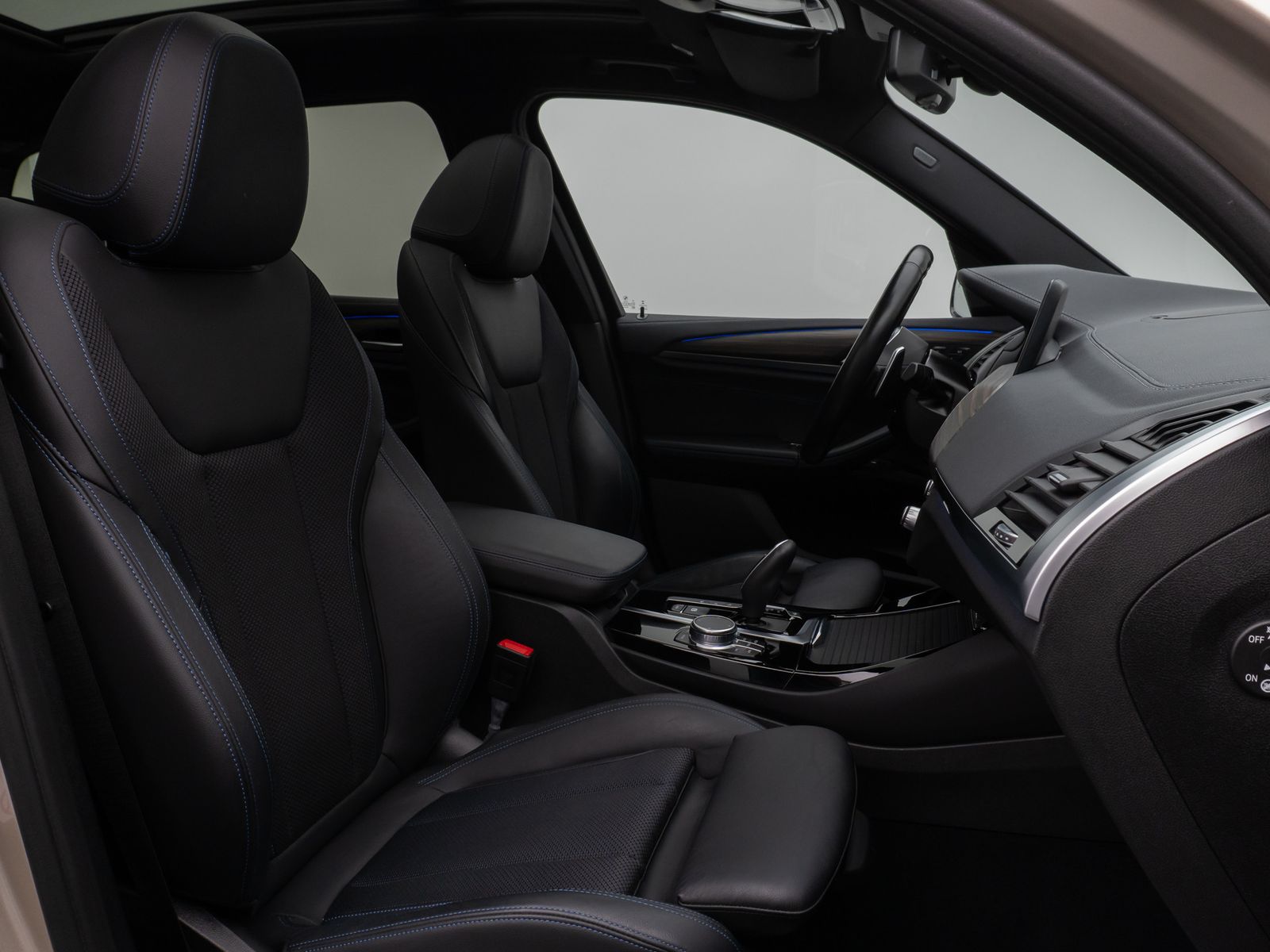 Fahrzeugabbildung BMW X3 M40d Panorama 360° HUD DAB H/K AHK Komfort