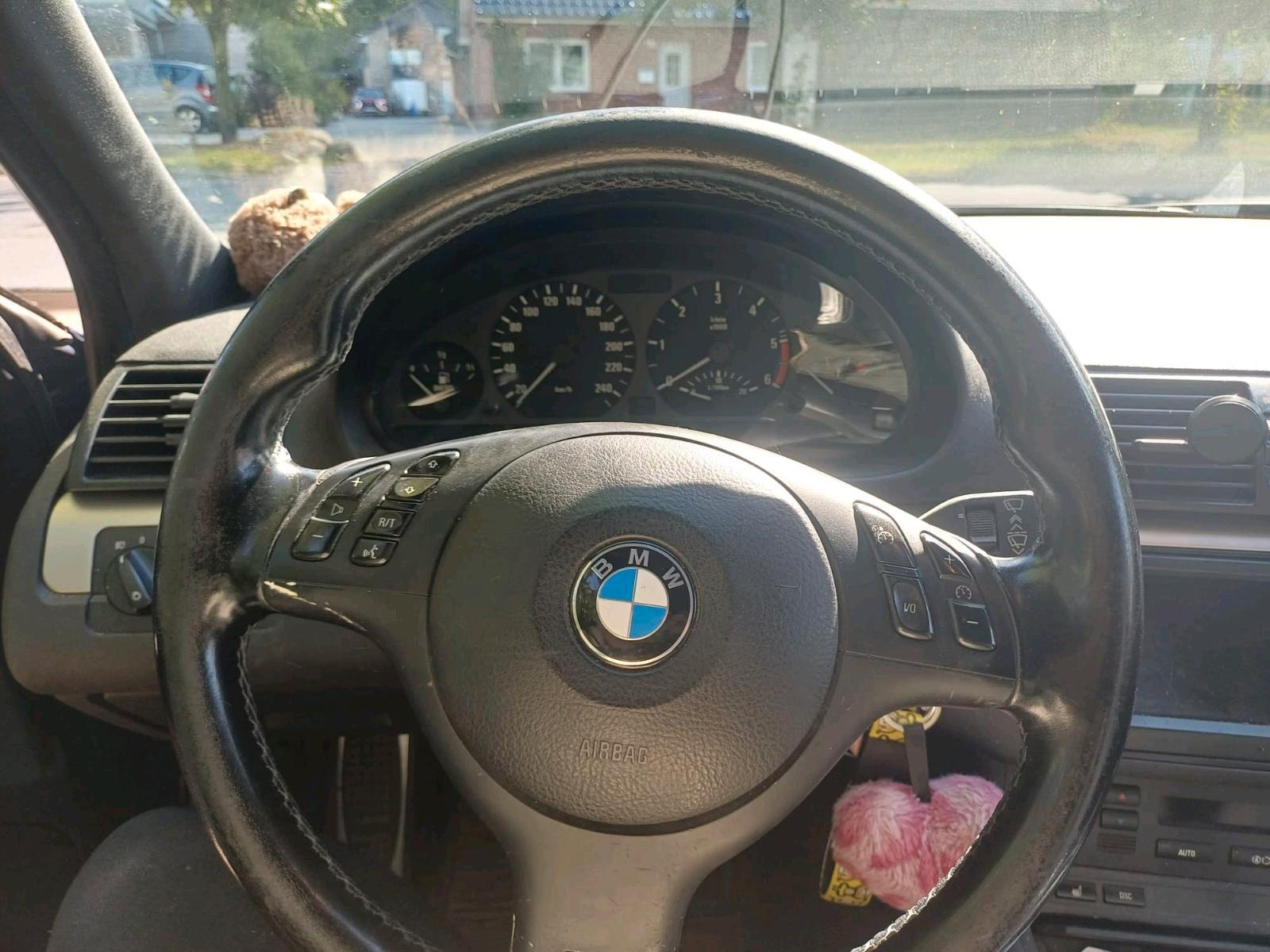 BMW  2004 — interior