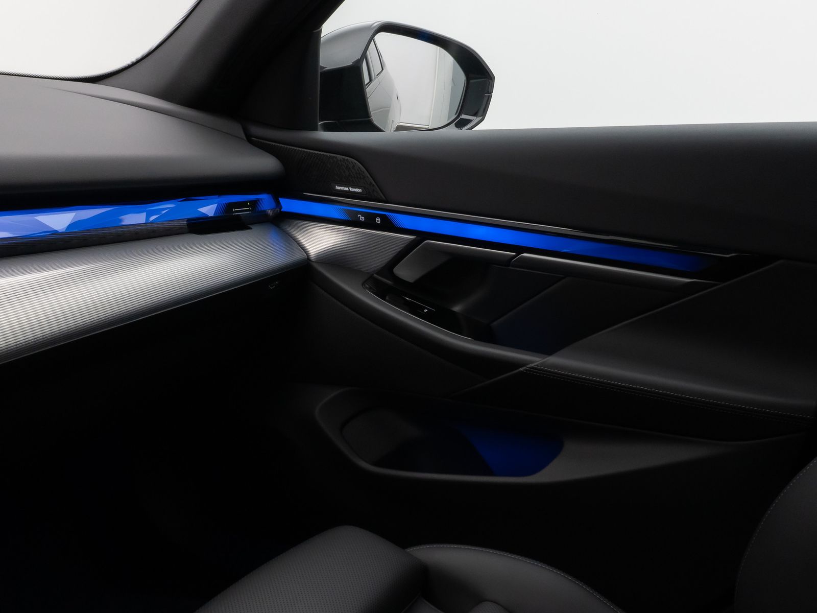 Fahrzeugabbildung BMW 520d M Sport 360°HUD DAB H/K AHK Komfort Alarm