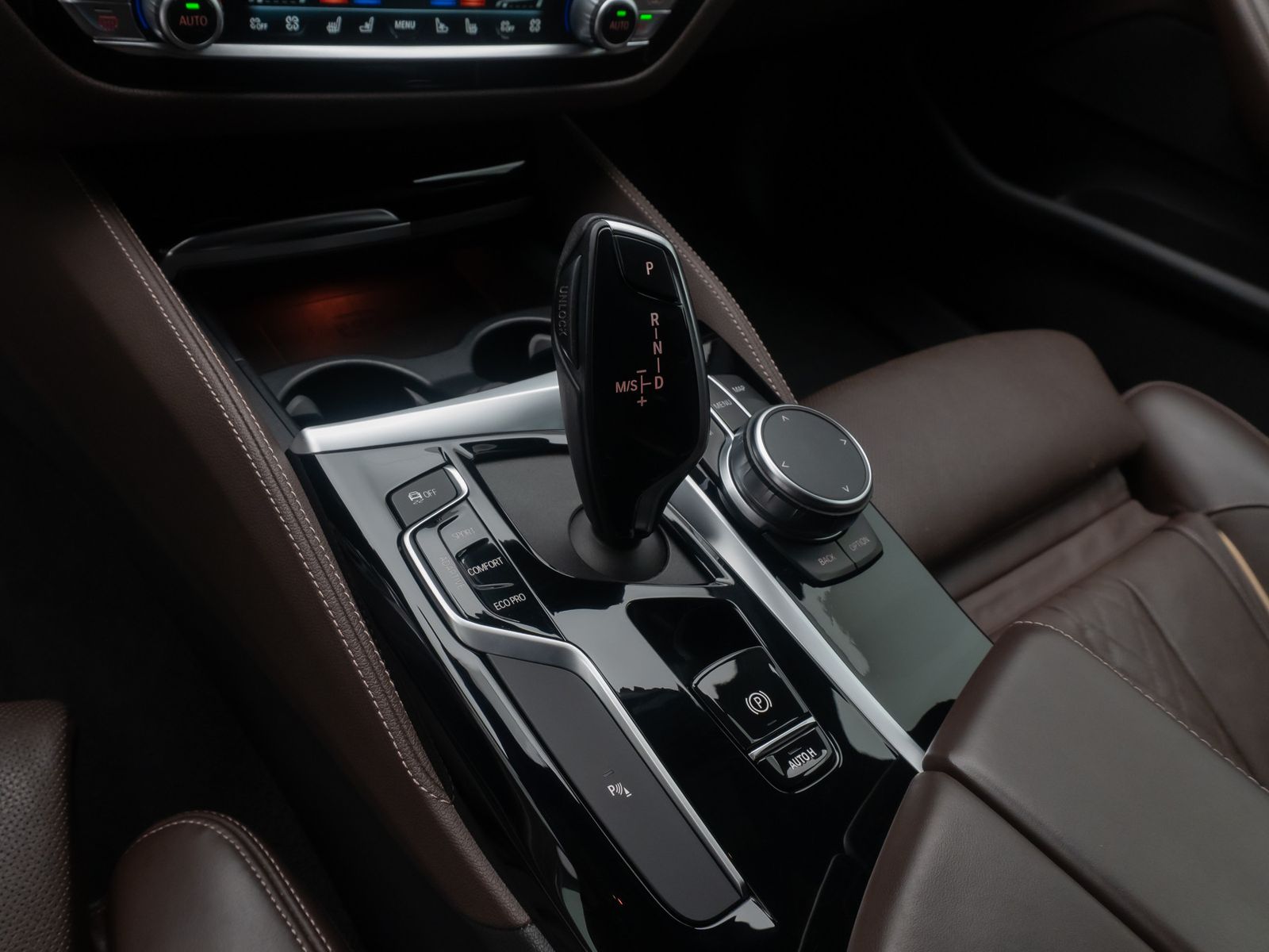 Fahrzeugabbildung BMW M550d xD Kamera AHK HUD SoftCl MassageDAB 20Zoll