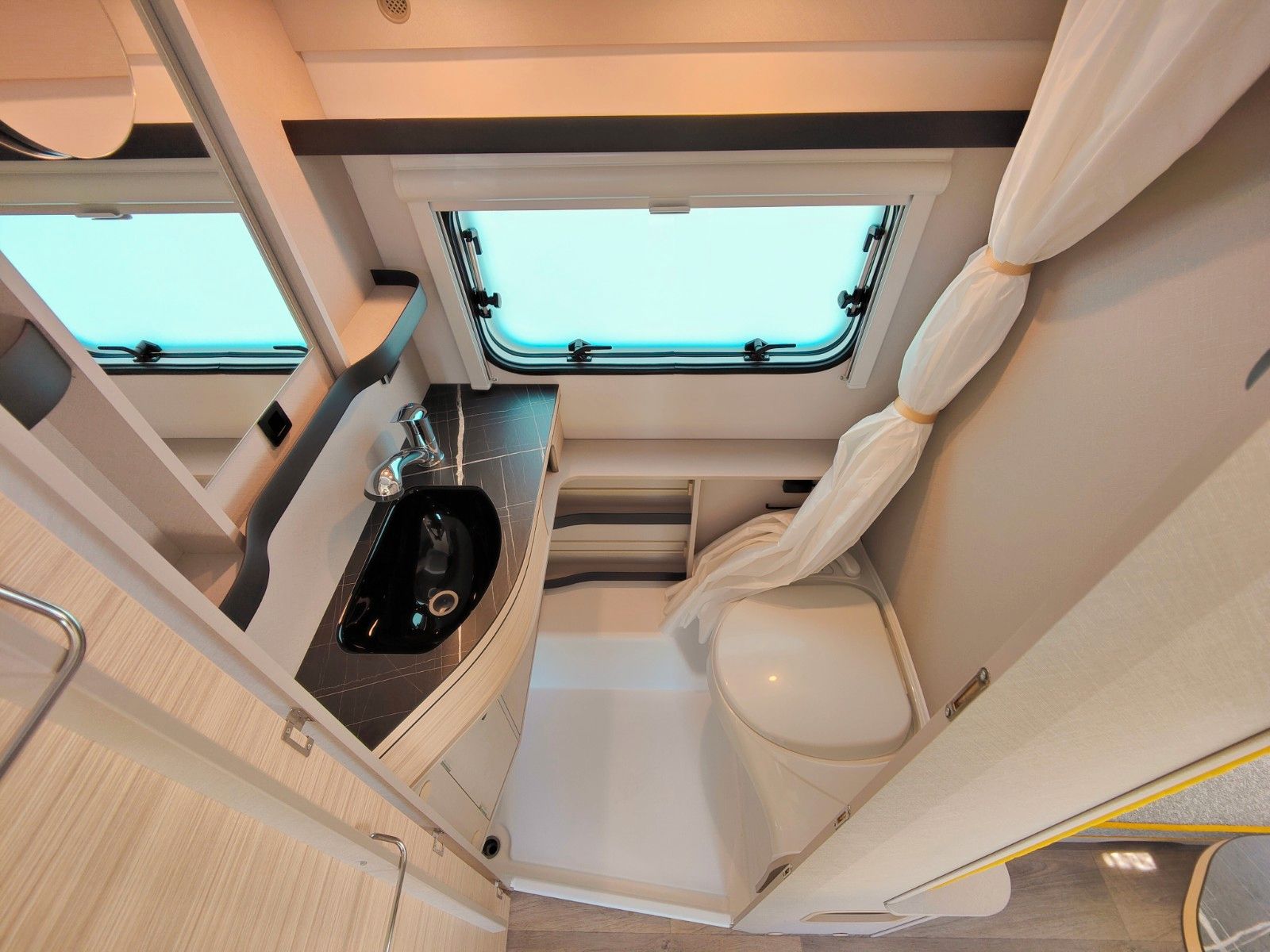 Fahrzeugabbildung HYMER / ERIBA / HYMERCAR TOURING 530 LEGEND URBAN 2025