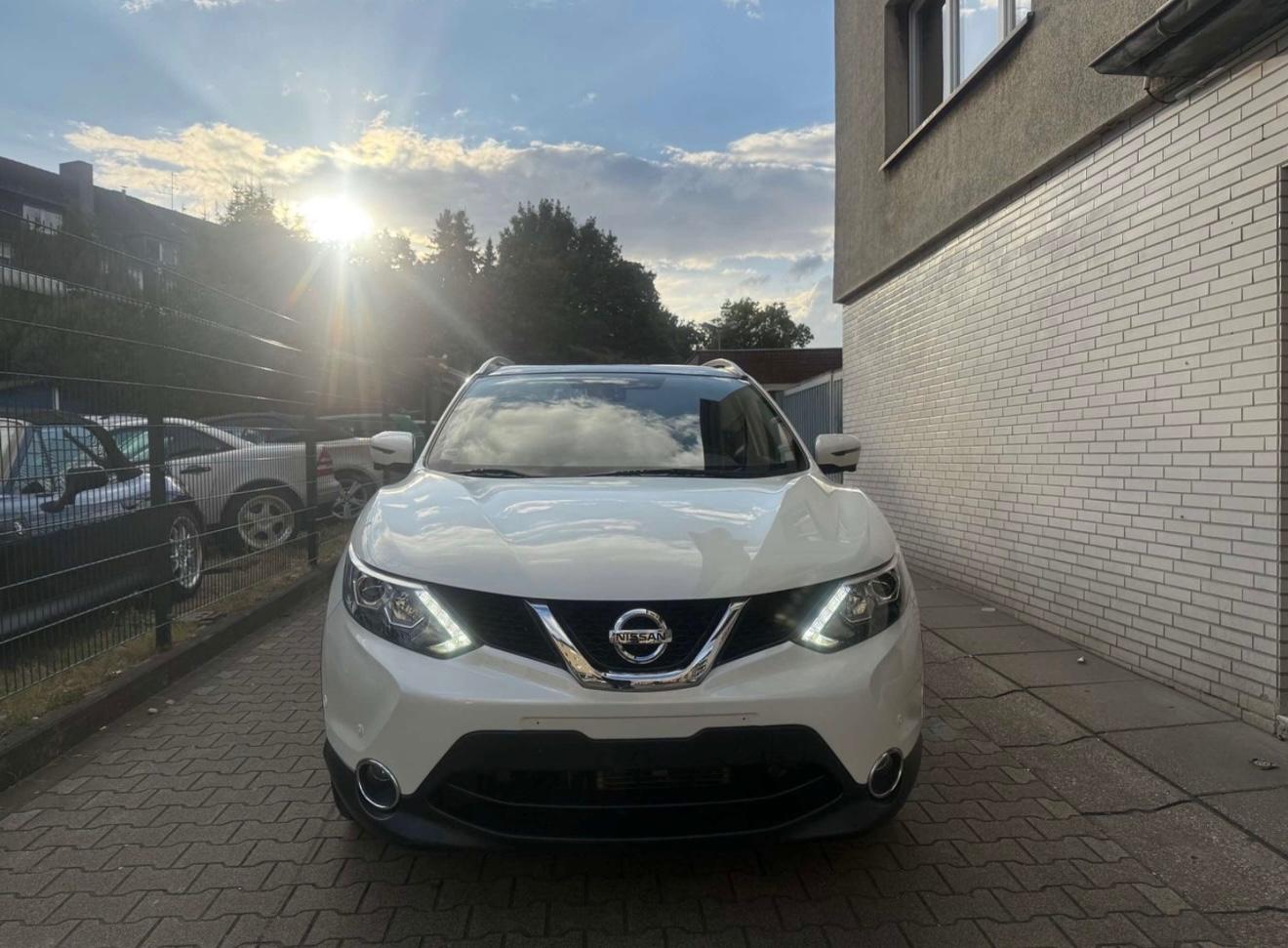 Nissan Qashqai Tekna TÜV BIS 10.26  GETRIEBE PROBLEM