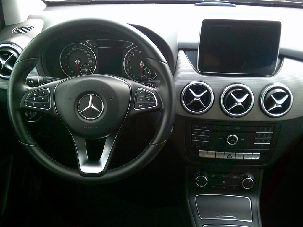 Mercedes-Benz B 180