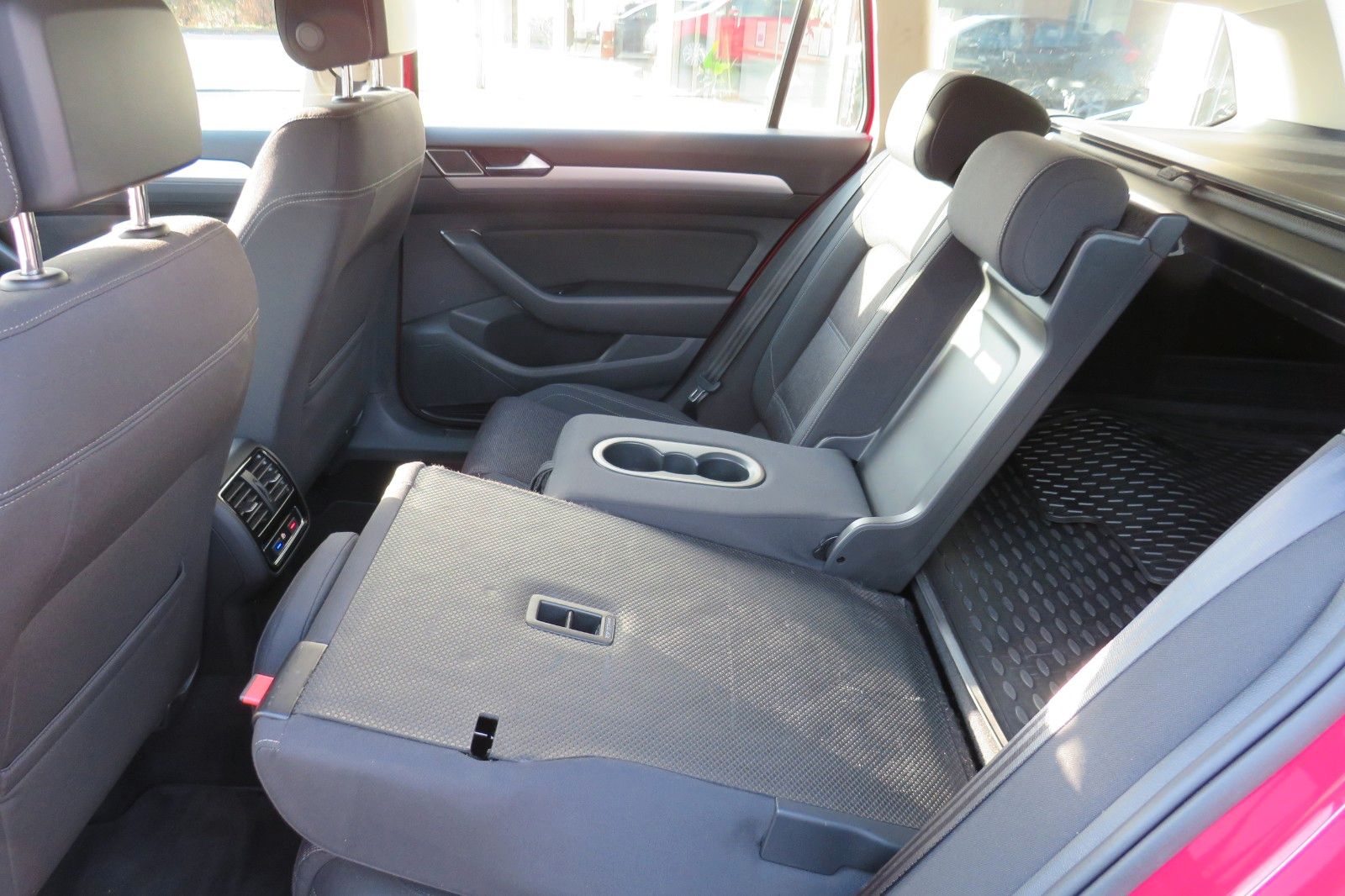 Fahrzeugabbildung Volkswagen Comfortline ACC LED KAMERA AHK NAVI APP-CONNECT