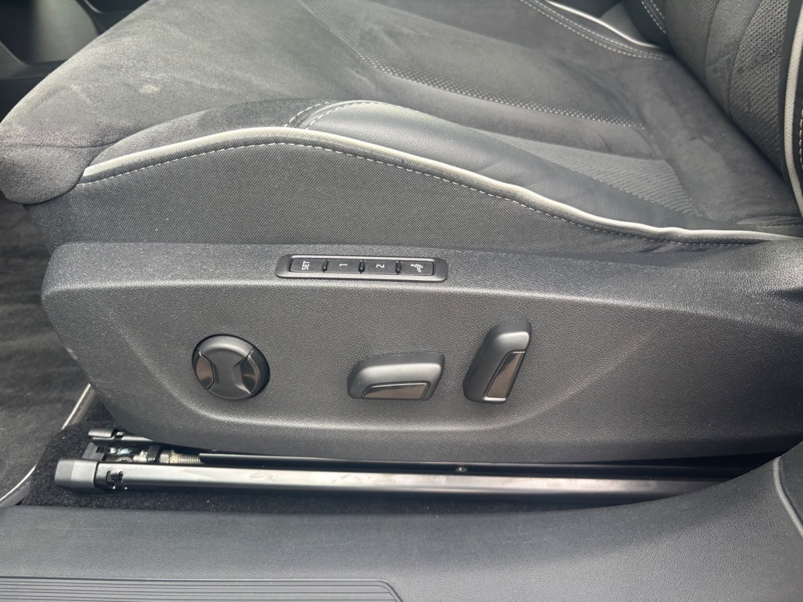 Fahrzeugabbildung SKODA Enyaq 85 Sportline Kam Navi