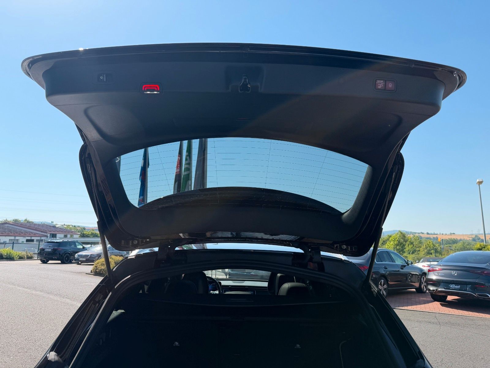 Fahrzeugabbildung Mercedes-Benz E 450d 4M T Avantgarde+Pano+AHK+Distr+Memory