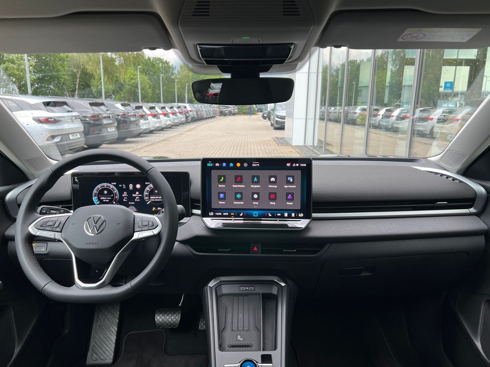 Fahrzeugabbildung Volkswagen T-Roc Life 1.5 eTSI DSG *AHK, Ganzjahresreifen,