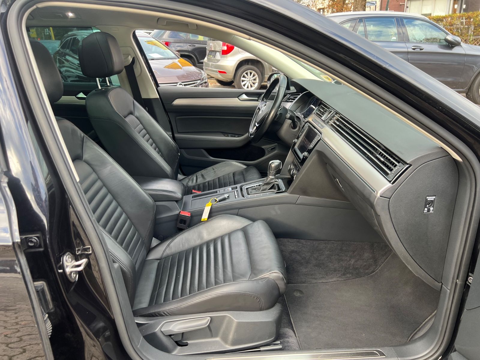 Fahrzeugabbildung Volkswagen Passat Variant Highline *DIGITALTACHO*CARPPLAY*