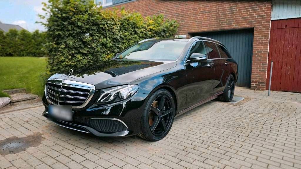 Image of Mercedes-Benz E 300