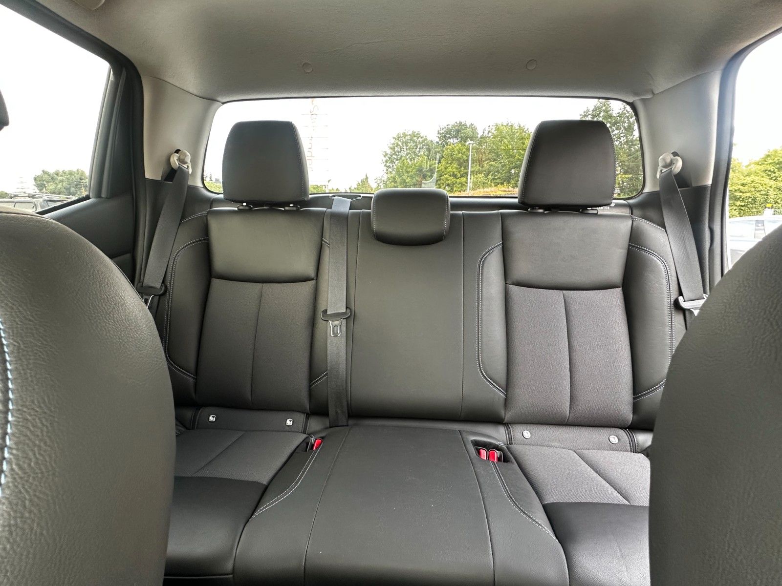 Fahrzeugabbildung Nissan Navara NP300 N-Guard Double Cab 4x4