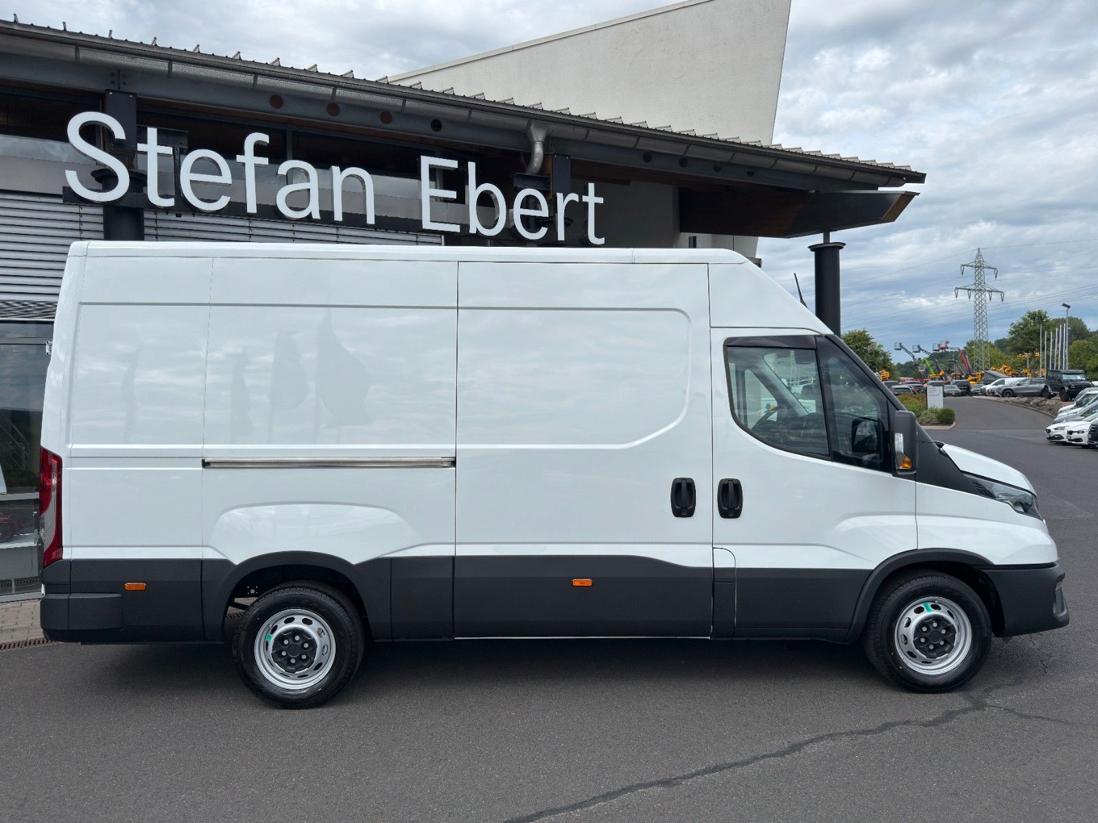 Fahrzeugabbildung Iveco Daily 35S14B V Airlineschienensystem *AHK 3,5 t*