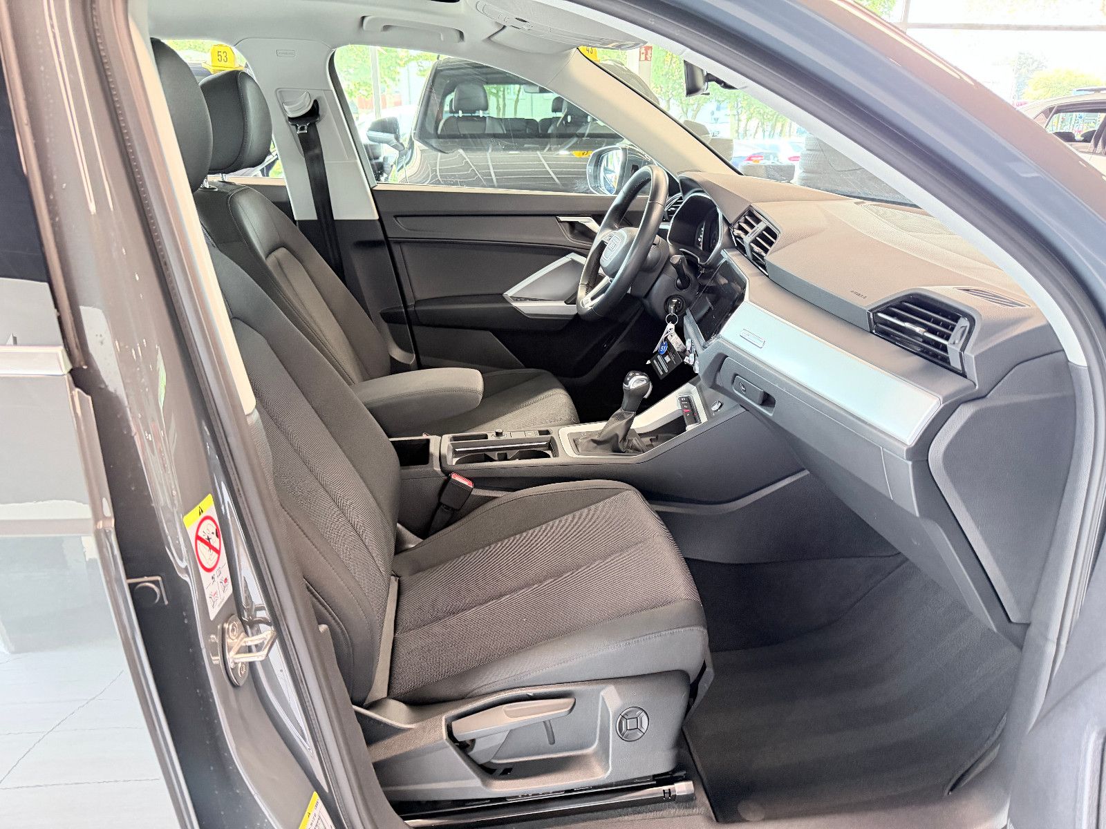 Audi Q3 45 TFSI e basis foto 12