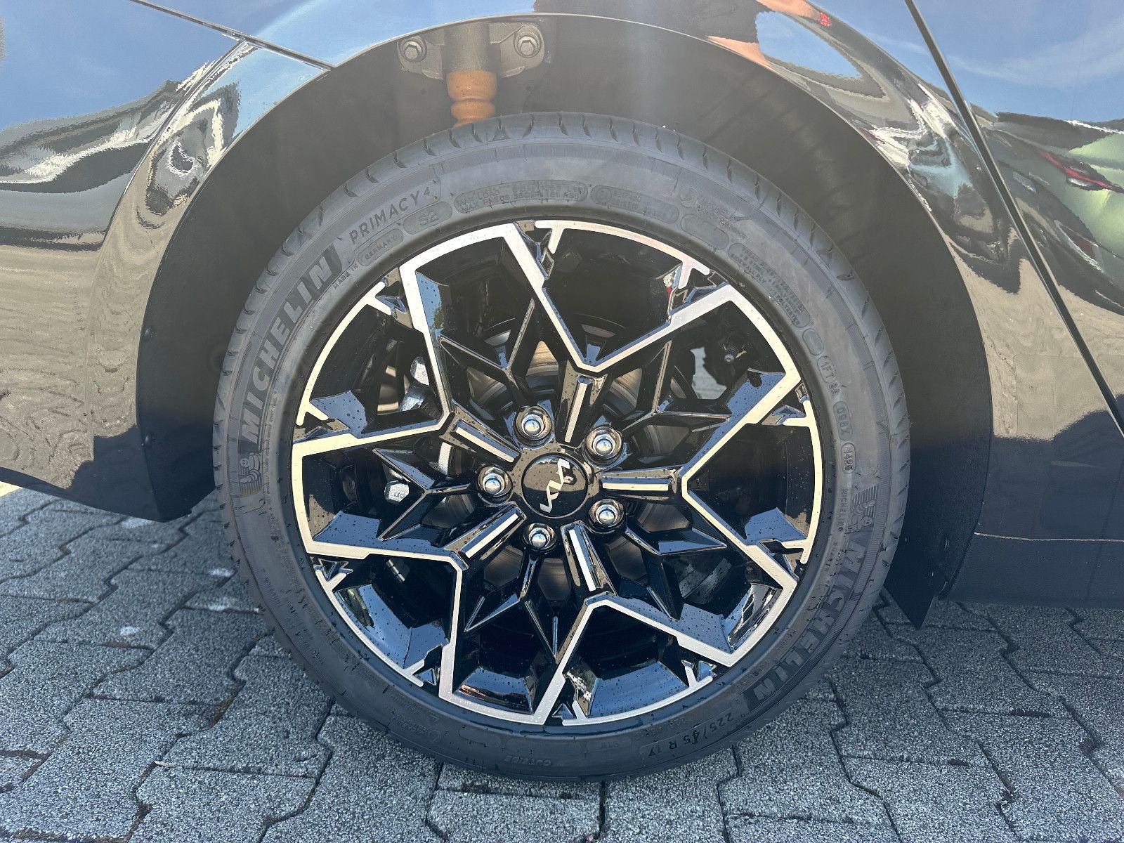Fahrzeugabbildung Kia CEED_SW 1.5T 140 DCT7 GTL TEC LEDER