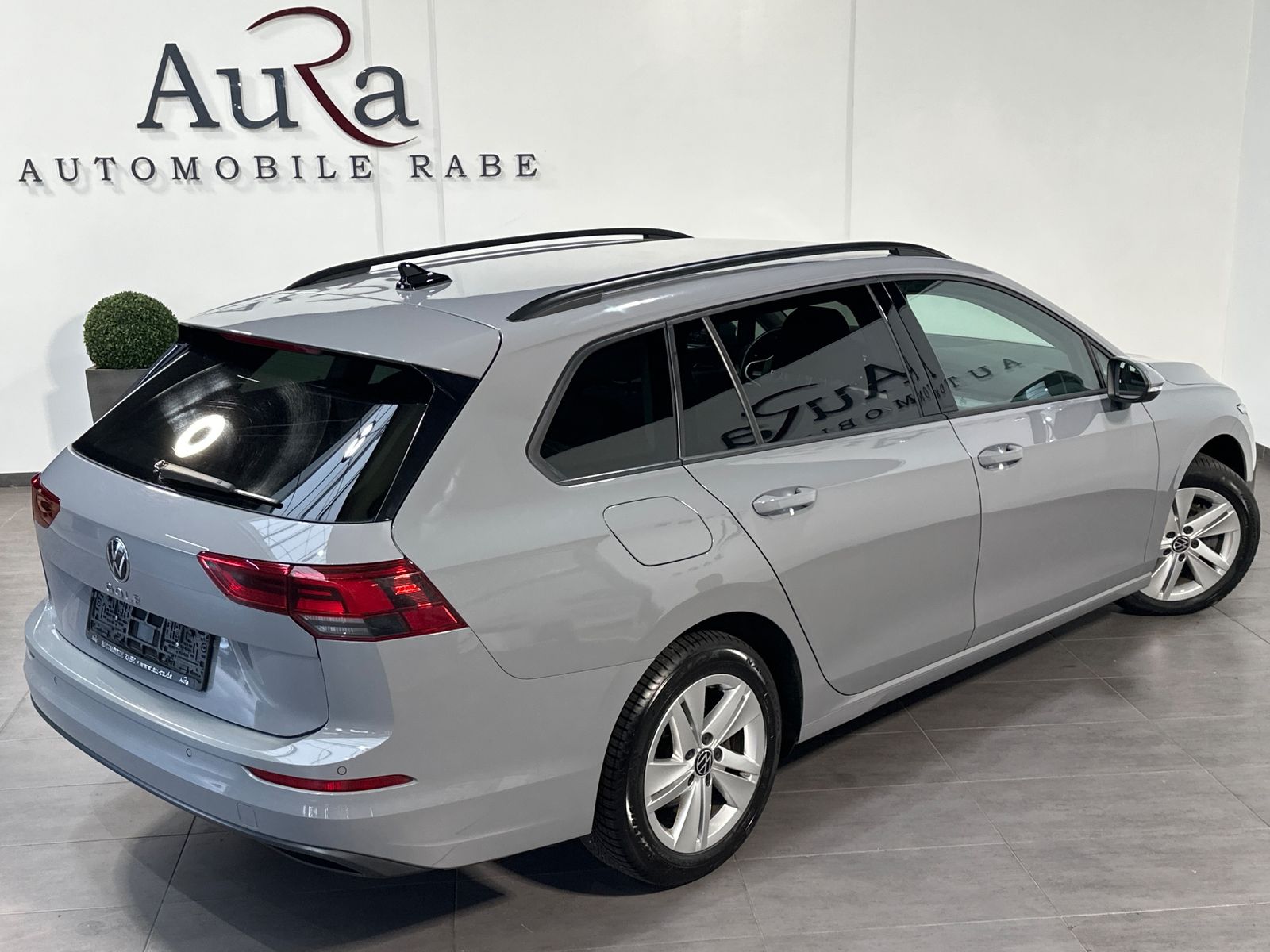 Fahrzeugabbildung Volkswagen Golf Variant 2.0 TDI DSG Life NAV+LED+AHK+ACC+VC