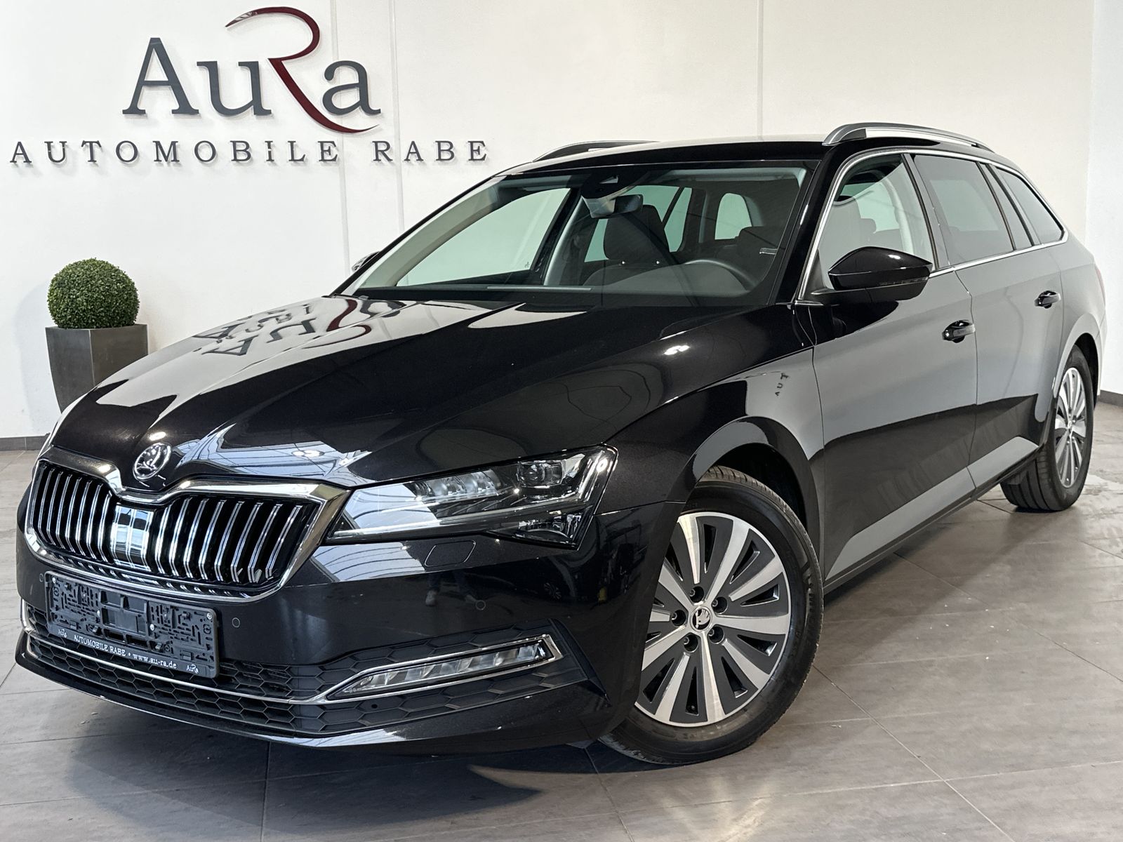 Fahrzeugabbildung SKODA Superb 2.0 TDI DSG Style NAV+MATRIX+AHK+ACC+VC