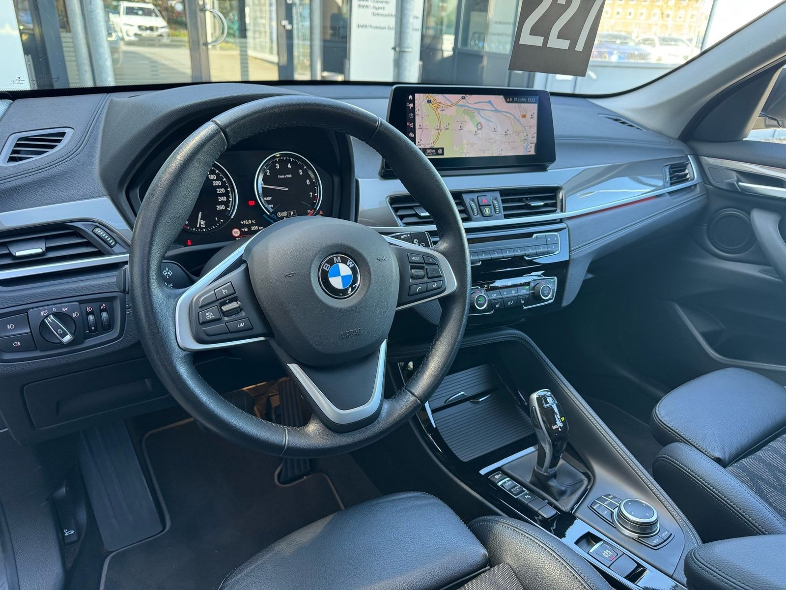 BMW X1 sDrive20i xLine HuD LED NAVI Sportsitze 18 foto 5