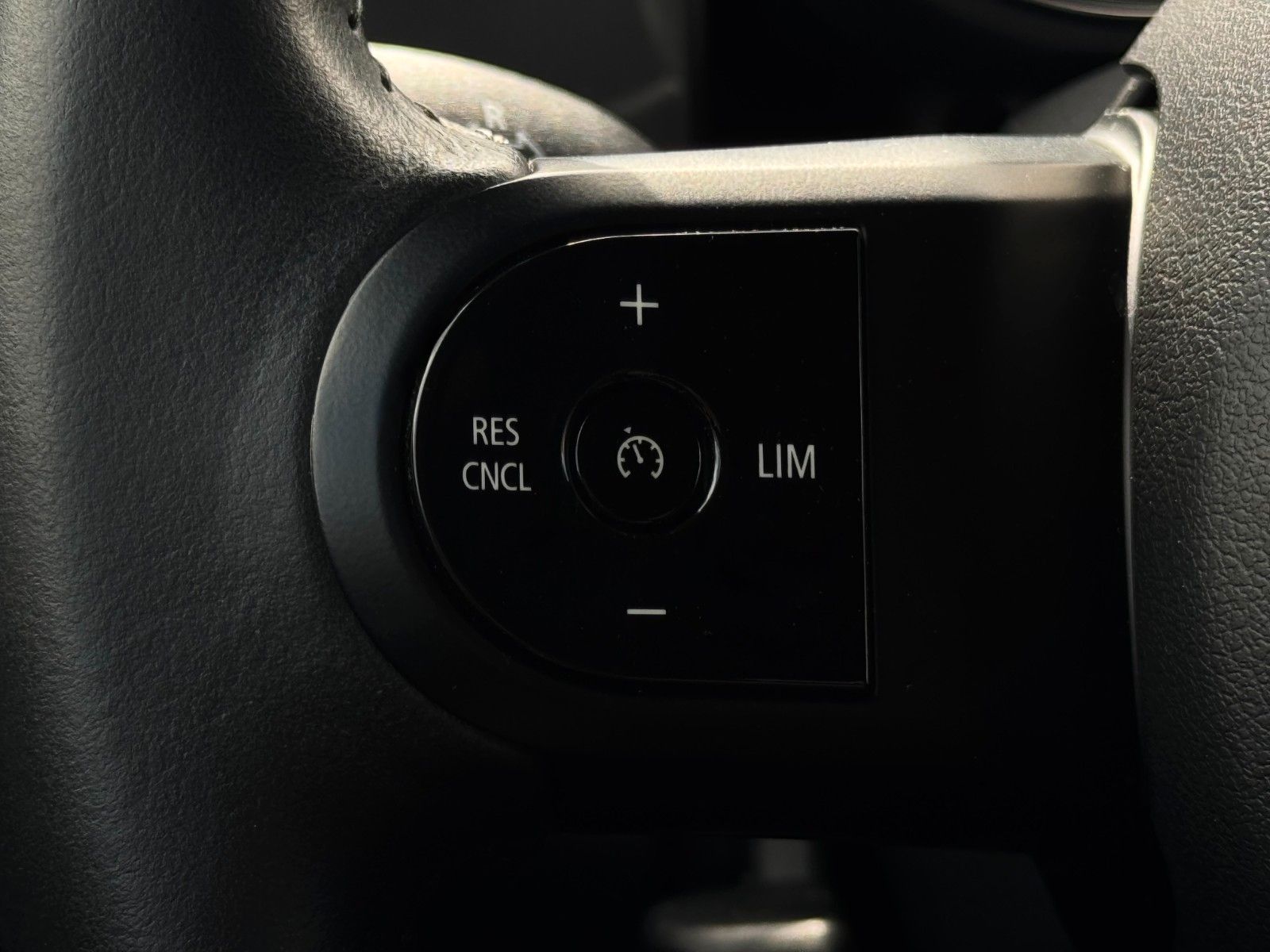 Fahrzeugabbildung MINI Cooper Auto. Essential Trim Kamera Temp. BLT
