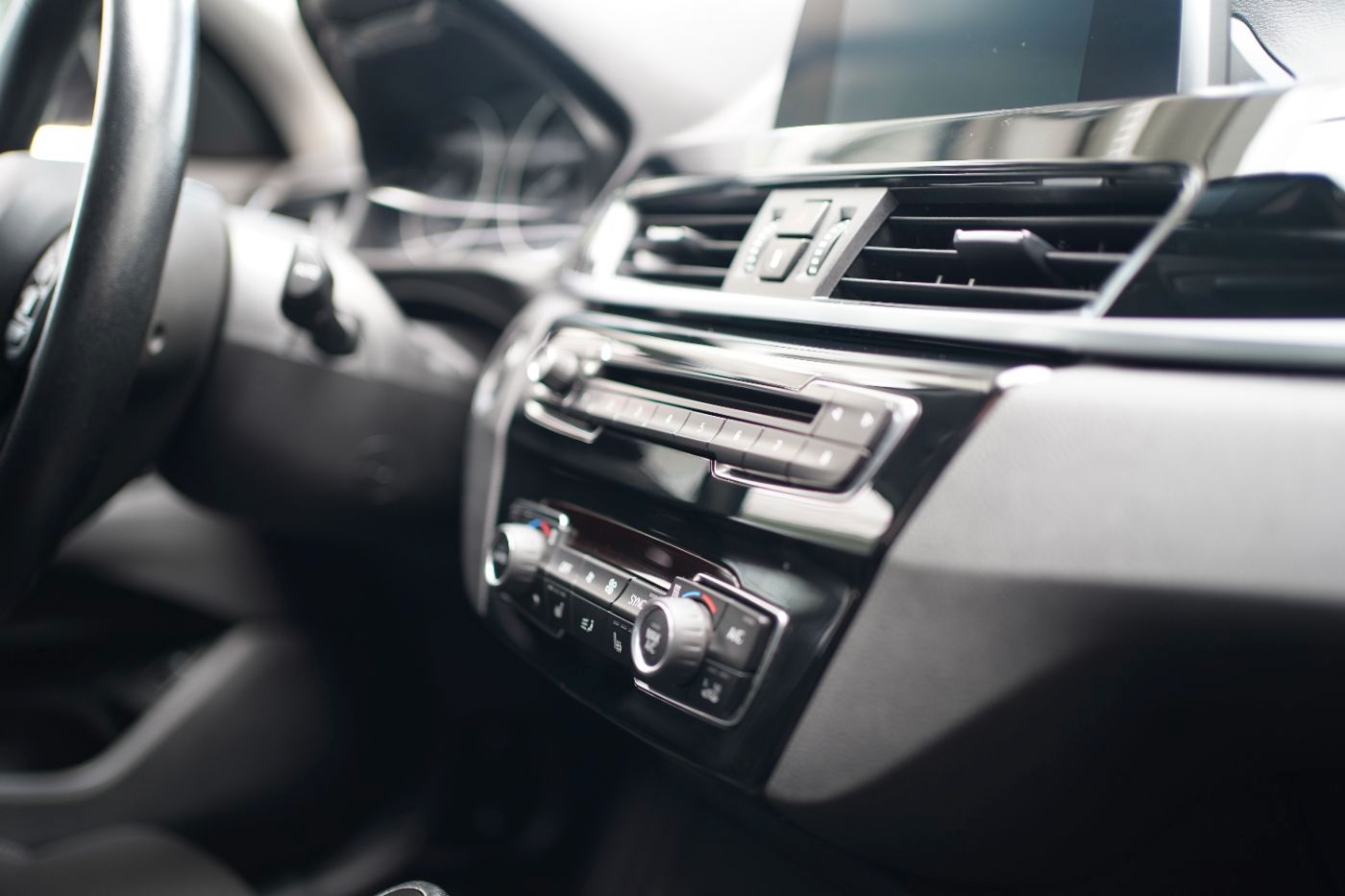 Fahrzeugabbildung BMW X1 18i Advantage +Sportsitze+LED+Parkassistent+