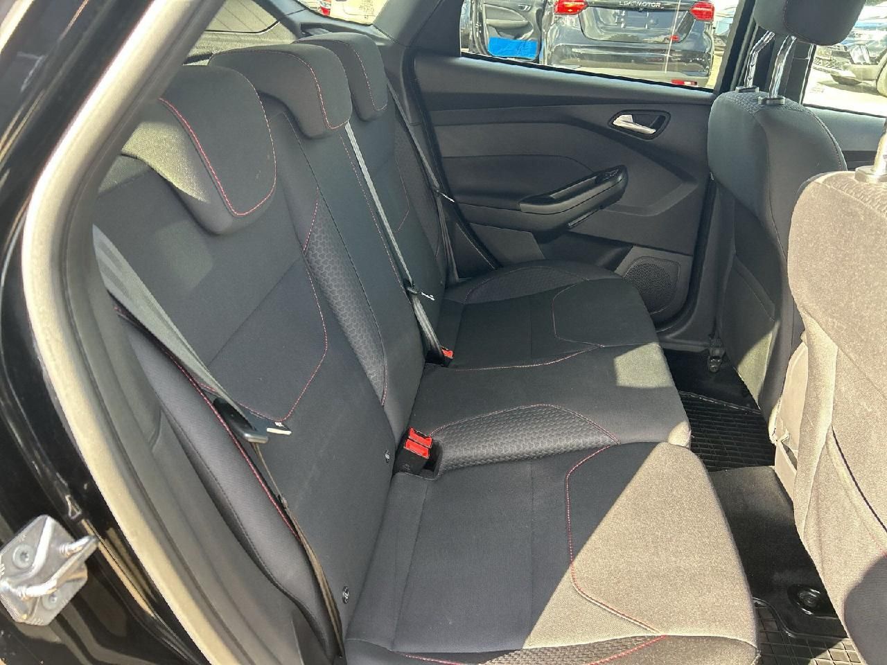 Fahrzeugabbildung Ford Focus Lim. 1,0 ST-Line