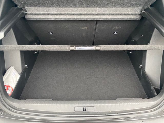 Fahrzeugabbildung Peugeot 2008 GT MildHybrid 145 e-DSC6