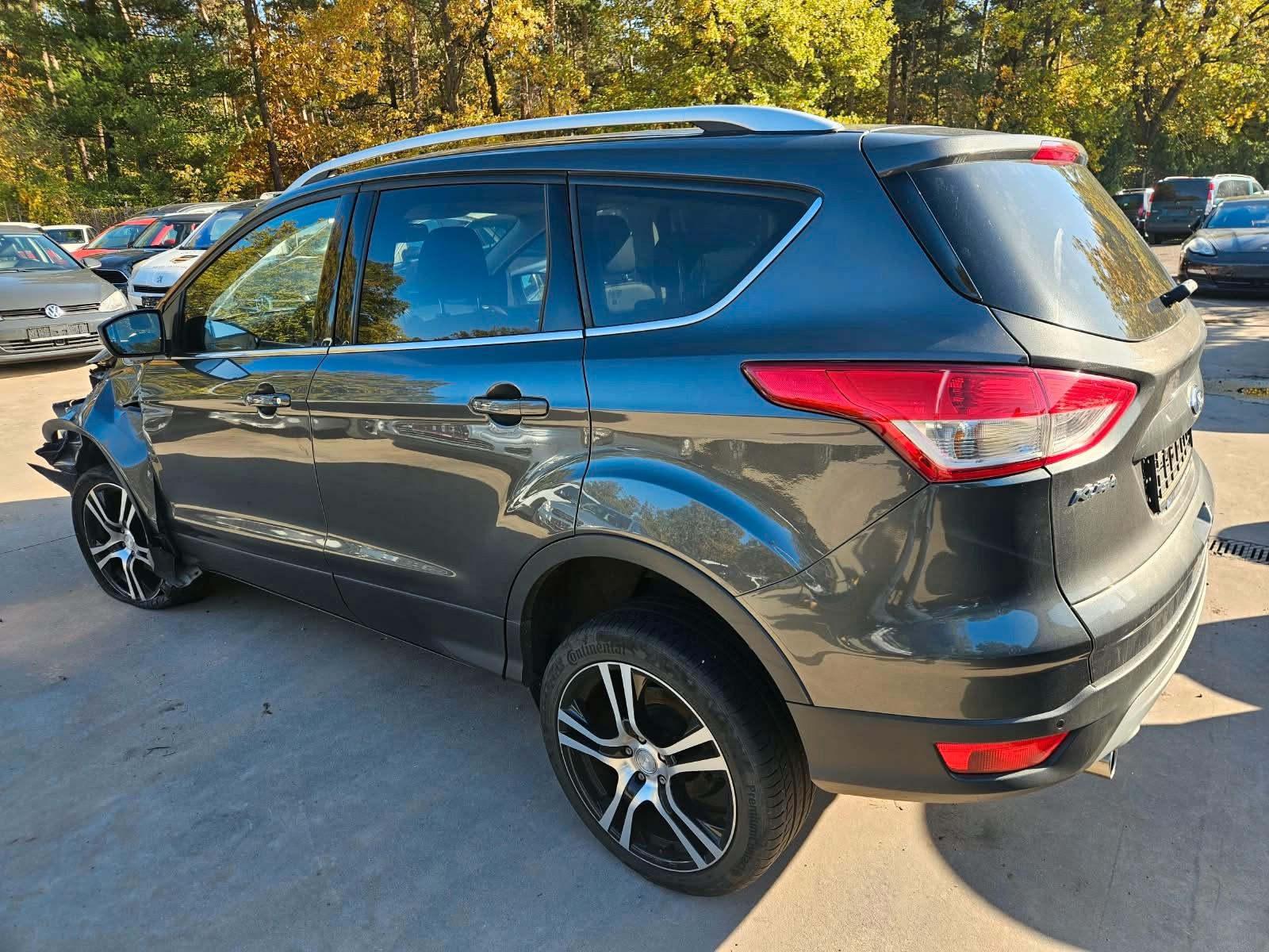 Ford Kuga 2015 — вигляд ззаду