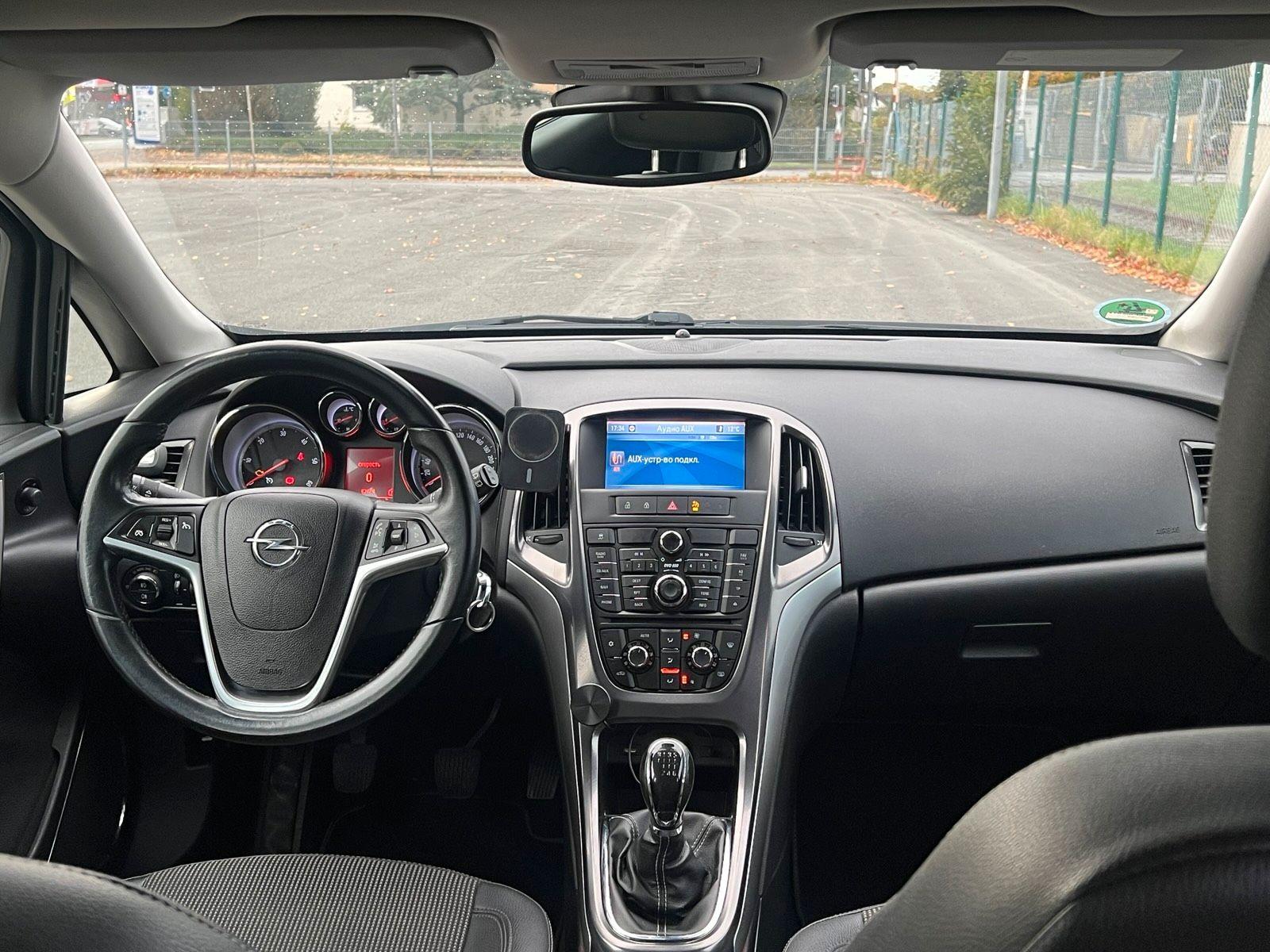 Opel Astra 2011 — engine 125 HP (92kW)