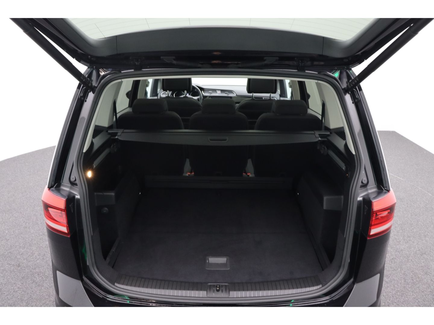 Fahrzeugabbildung Volkswagen Touran Comfortline BMT Start-Stop AHK schwenkbar