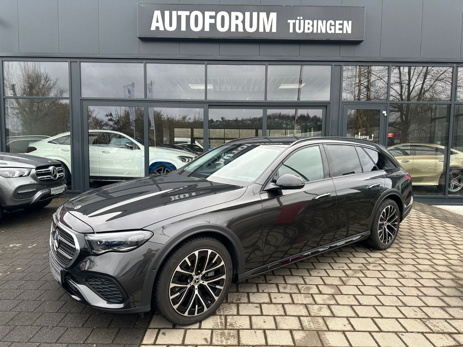 Fahrzeugabbildung Mercedes-Benz E 450 4MATIC T All-Terrain Autom. *AHK*AMBIENTE*