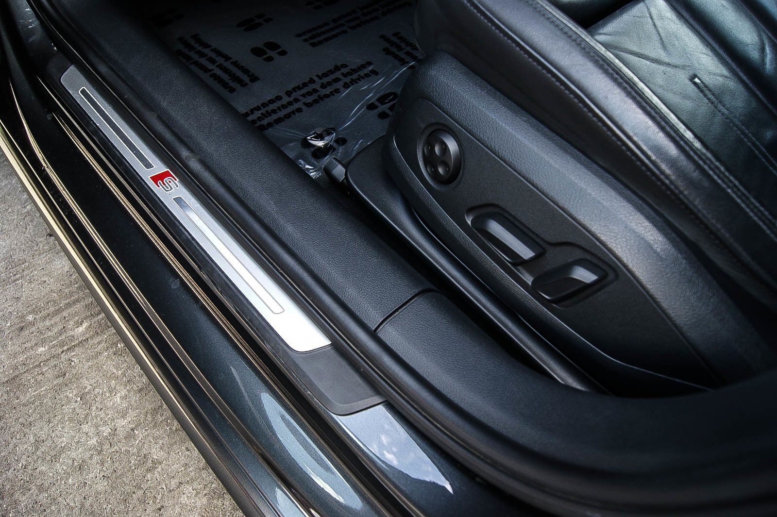 Fahrzeugabbildung Audi A4 Avant 45 TDI quattro S line PANORAMA KAMERA L