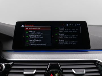 Fahrzeugabbildung BMW 530d xD M Sport Panorama Kamera H/K Alarm 19Zoll