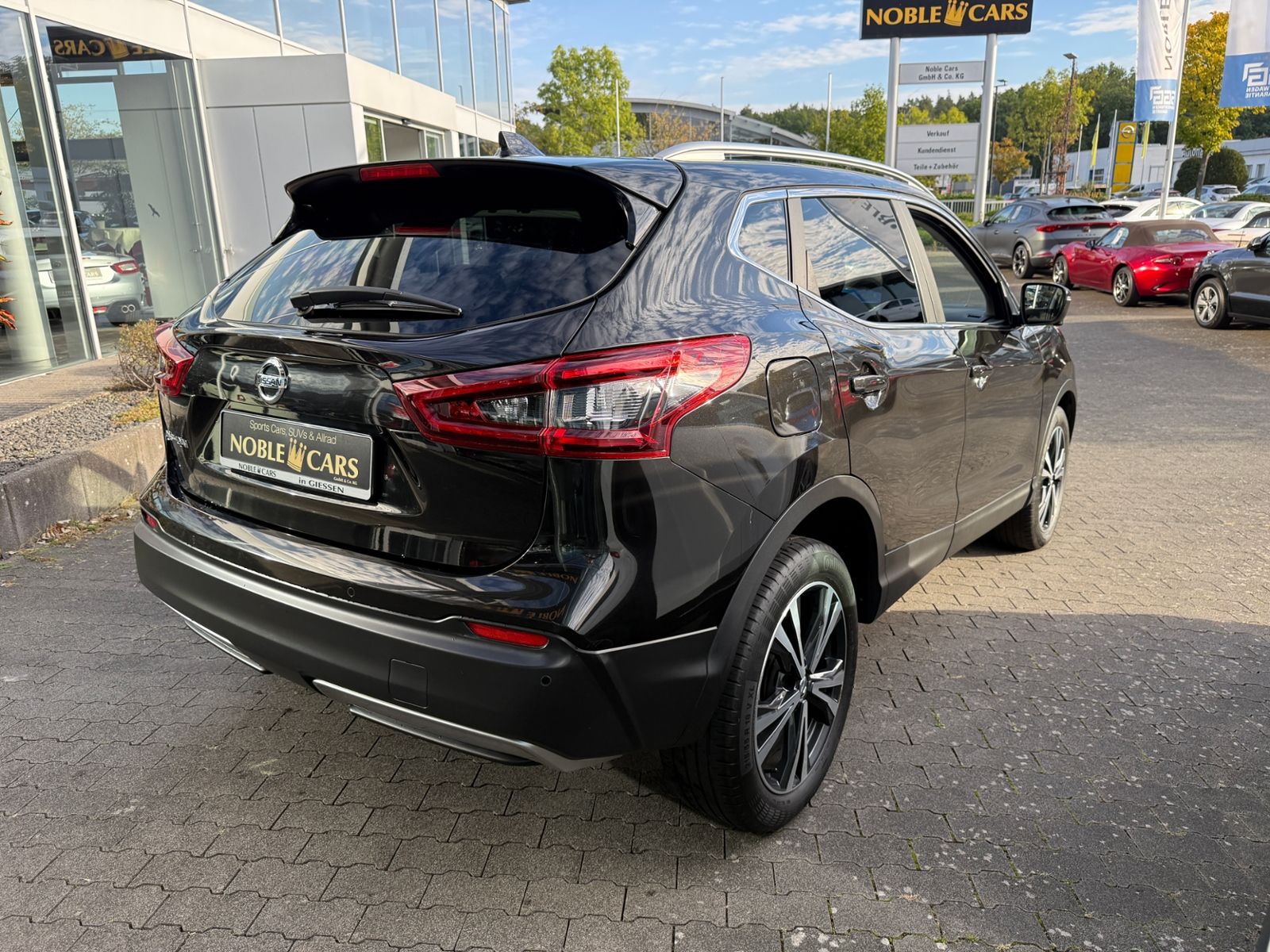 Fahrzeugabbildung Nissan Qashqai 1.3 DIG-T DCT ZAMA PANO NAV SHZ