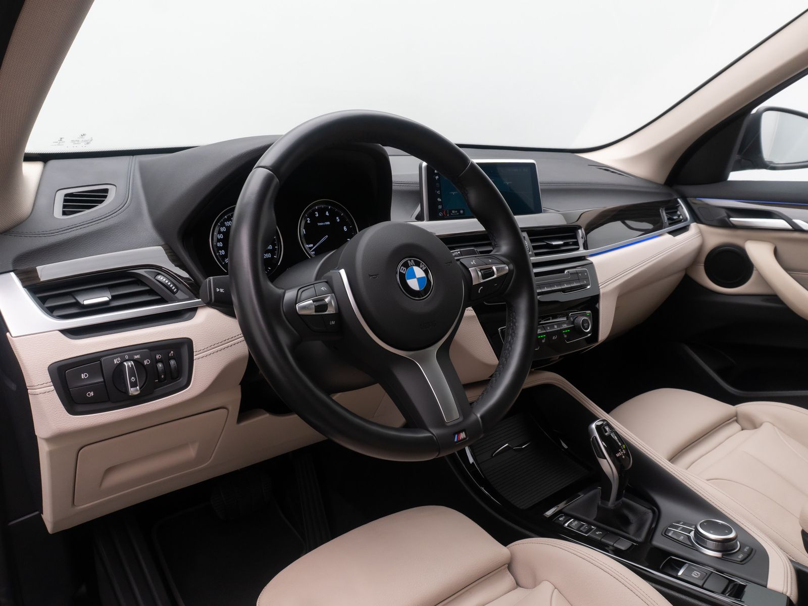 Fahrzeugabbildung BMW X1 sD20i xLine DAB LED M Sportlenkr Leder 18Zoll