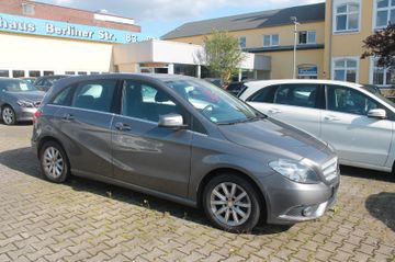 MERCEDES-BENZ B 180 BE DCT+Wippen*Navi*Sitzhzg*1.Hand