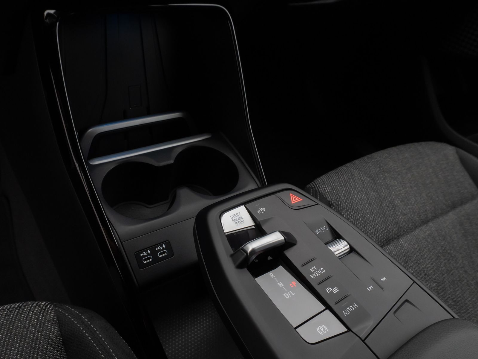Fahrzeugabbildung BMW 218i Active Tourer 360°HUD DAB Widscreen Komfort
